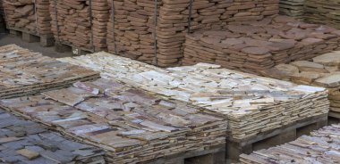 Dekoratif taş bir palet oluşturmak için reklam kullanılabilir