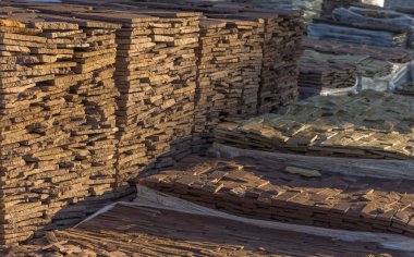 Dekoratif taş bir palet oluşturmak için reklam kullanılabilir