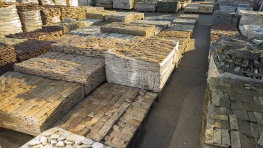 Dekoratif taş bir palet oluşturmak için reklam kullanılabilir