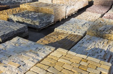 Dekoratif taş bir palet oluşturmak için reklam kullanılabilir