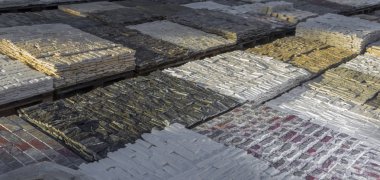 Dekoratif taş bir palet oluşturmak için reklam kullanılabilir