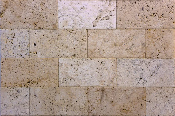 Üzerinden pürüzsüz bir yüzey ile Traverten kaplama karo