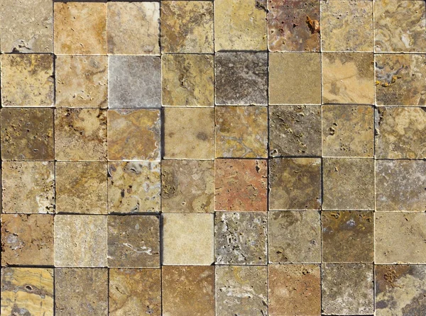 Üzerinden pürüzsüz bir yüzey ile Traverten kaplama karo