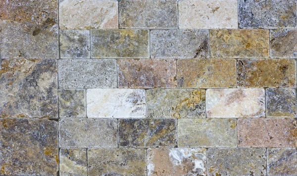 Üzerinden pürüzsüz bir yüzey ile Traverten kaplama karo