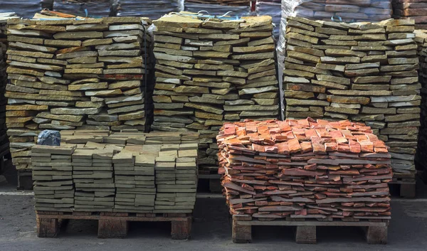 Dekoratif taş bir palet oluşturmak için reklam kullanılabilir