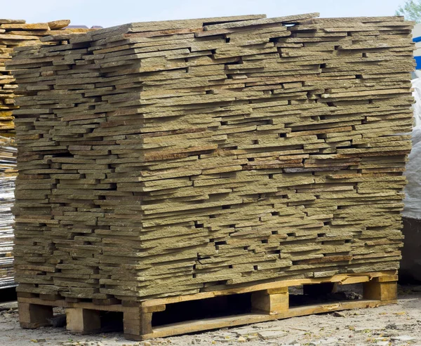 Dekoratif taş bir palet oluşturmak için reklam kullanılabilir