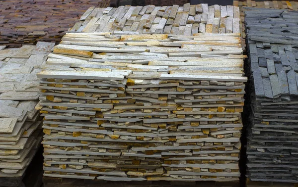 Dekoratif taş bir palet oluşturmak için reklam kullanılabilir