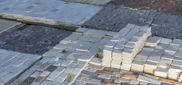 Dekoratif taş bir palet oluşturmak için reklam kullanılabilir