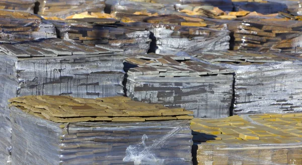 Dekoratif taş bir palet oluşturmak için reklam kullanılabilir