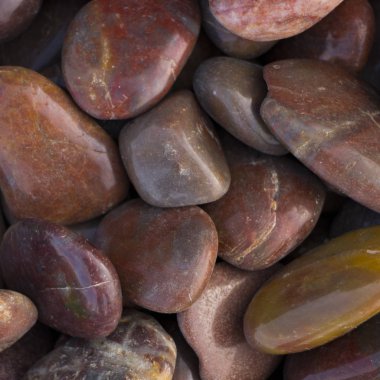 Renkli mermer çakıl ve yarı değerli taşlar arka plan cilalı