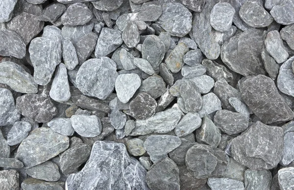 Una muestra de grava de travertino y mármol, utilizada en el diseño del paisaje para crear un jardín de piedras —  Fotos de Stock