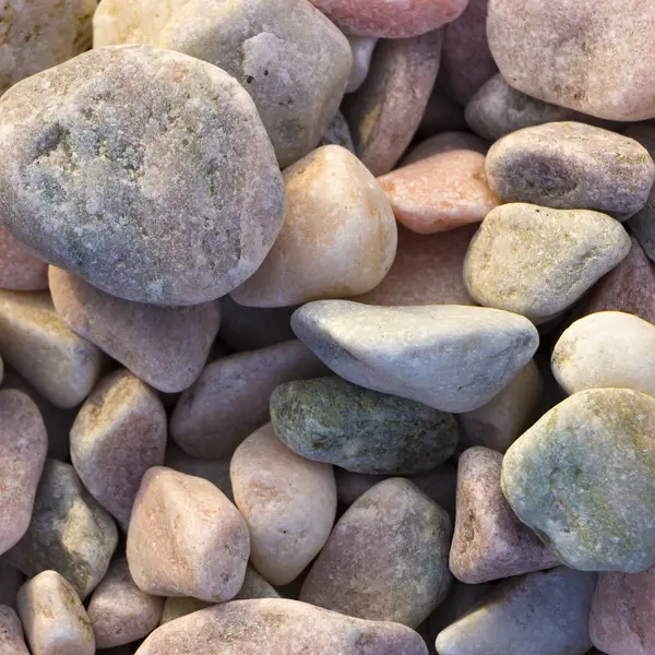 Pedrinhas de mármore coloridas polidas e pedras semi-preciosas fundo — Fotografia de Stock