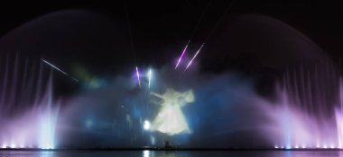 Vinnytsia Şehir sakinleri ve Konuklar şehir için bir lazer gösterisi çeşme gösterir akşamları bir waterfront yakınındaki RoHS bitki mevcuttur