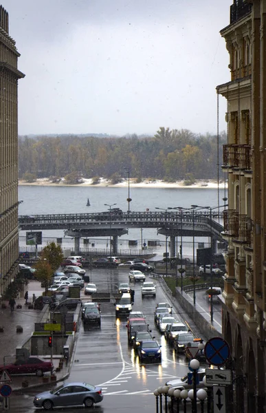 17. prosince 2017 nábřeží v Kyjevě: deštivé počasí na ulici — Stock fotografie