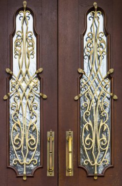 Eski lacqered döner küçük kapı dövme parçalar ile,