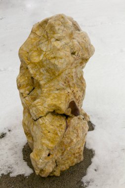 Çim dekorasyon için taş bahçe, kullanımında büyük mermer boulder