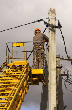Elektrik sonrası güç kutup elektrikçi yan hakem tamirci işçisi tırmanma, iş