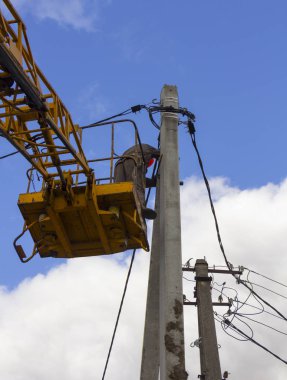 Elektrik sonrası güç kutup elektrikçi yan hakem tamirci işçisi tırmanma, iş