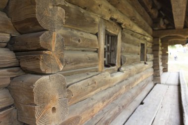 Çok eski bir ev ile gri wood bir günlük ev duvar