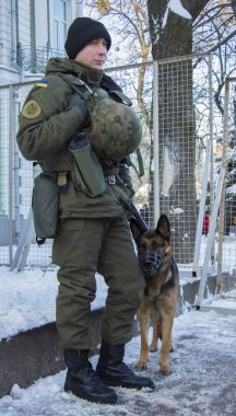 Kiev, Ukrayna - 9 Eylül, 2017 Ulusal Muhafız askerleri sipariş gösteri sırasında koruma