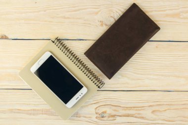 İleti örneği, notebook, çıkartmalar ve kalem modern örnekleri