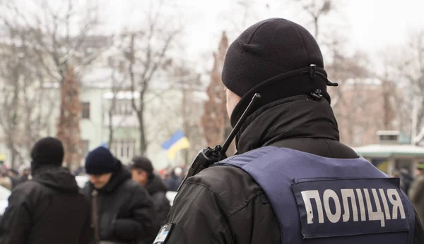 Ukrainska polisen i rustning. på torget — Stockfoto