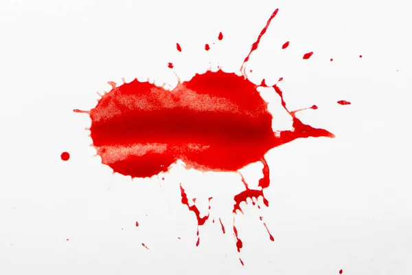 Gotas de sangre roja sobre papel blanco — Foto de Stock