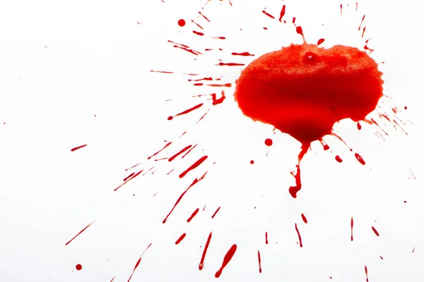 Gotas de sangue vermelho no papel branco — Fotografia de Stock