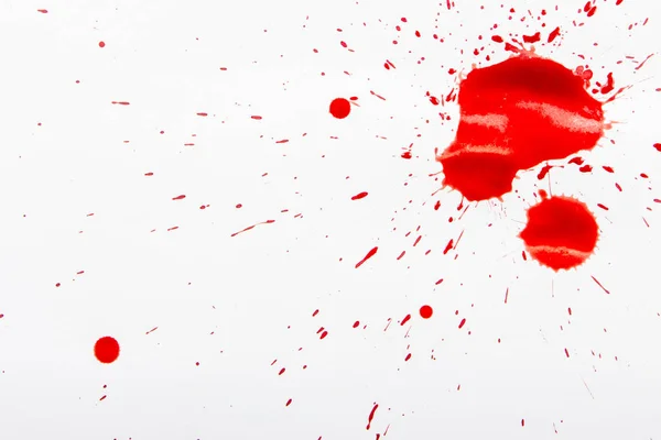 Gotas de sangre roja sobre papel blanco — Foto de Stock