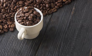 arka planda kahve ile kil fincan tahıl