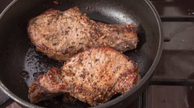 rosemary, tava ile ızgara sığır eti biftek