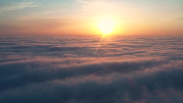 Le soleil se lève nuages ciel Vidéo aérienne 