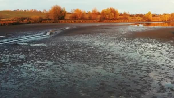 Zbiornik wyschł od suszy. Widok drona — Wideo stockowe