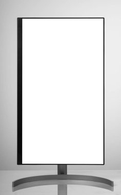 Beyaz tablo ve ışık arkaplan üzerindeki modern monitör.