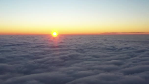 Immersion in the sky flying over the morning clouds, the camera slowly sinks into the fog — ストック動画