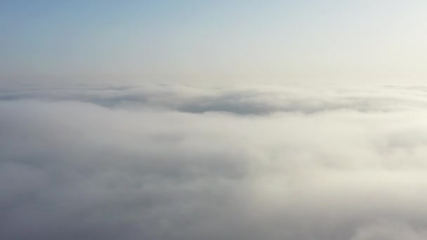 Vídeo aéreo amanecer sobre las nubes disparado con aviones teledirigidos — Vídeos de Stock