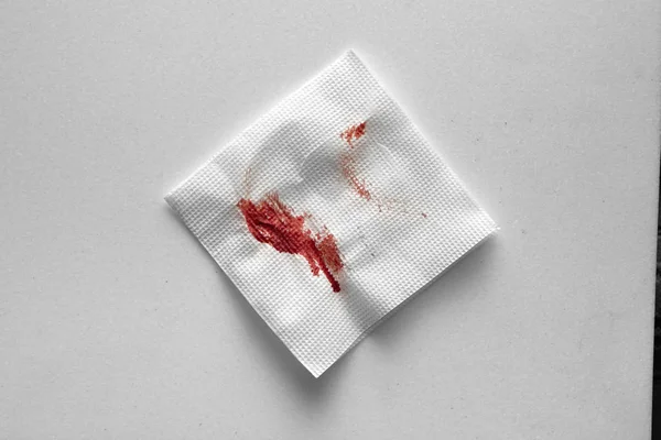 Kitchen paper napkin in the blood. Stopping blood by improvised means. — Stock Photo, Image