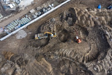 İnşaat alanının çok katlı bir konut inşaatı için hazırlığı.