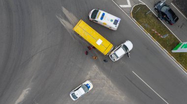 January 23, 2020 Ukraine, Kiev: January 23, 2020 Ukraine, Kiev: A bus collides with a car in the middle of the road
