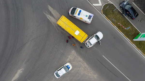 January 23, 2020 Ukraine, Kiev: January 23, 2020 Ukraine, Kiev: A bus collides with a car in the middle of the road