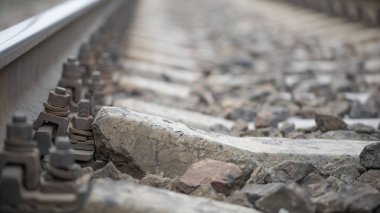 Korkuluk hasar görmüş. Güçlendirilmiş beton desteği kırıldı.