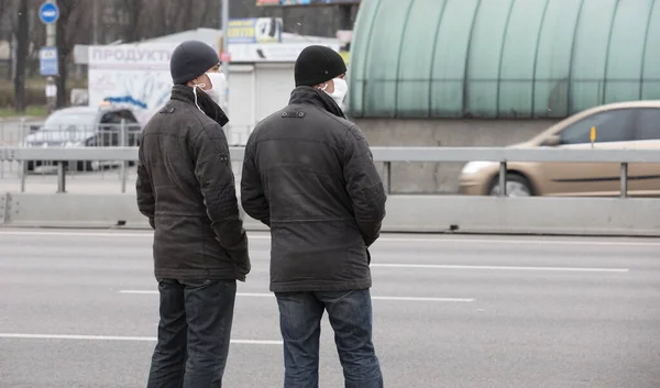 Ukraine Kiev Mars 2020 Des Personnes Arrêt Bus Attendent Être — Photo