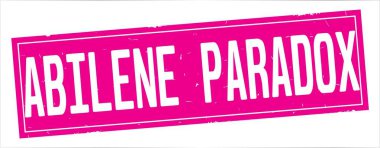 Tam pembe dikdörtgen damga üzerinde Abilene Paradox metin.
