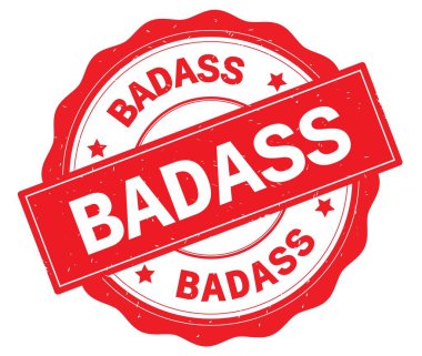 Kırmızı yuvarlak rozet yazılmış badass metni.