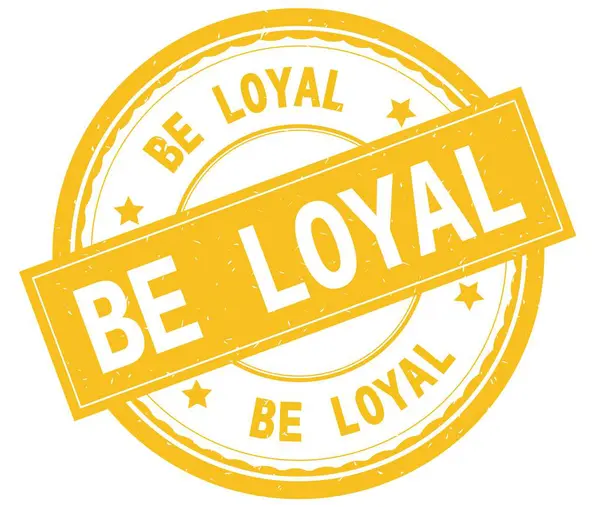 BE LOYAL, texto escrito sobre sello de goma redondo amarillo . —  Fotos de Stock