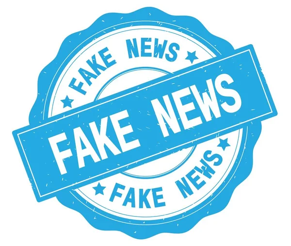 Fake-News-Text, geschrieben auf Cyan Round Badge. — Stockfoto