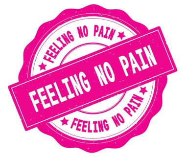 Pembe yuvarlak rozet yazılmış duygu No Pain metni.