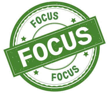 Odaklan, yazılı metin yeşil yuvarlak lastik damgası.