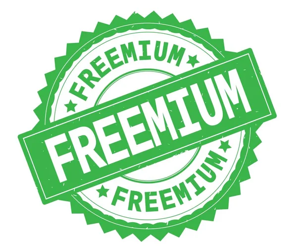 FREEMIUM зелений текст круглий штамп, з зигзагом кордону . — стокове фото