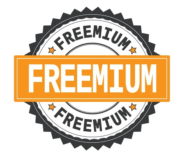 FREEMIUM testo su timbro rotondo grigio e arancio, con zig zag borde — Foto Stock